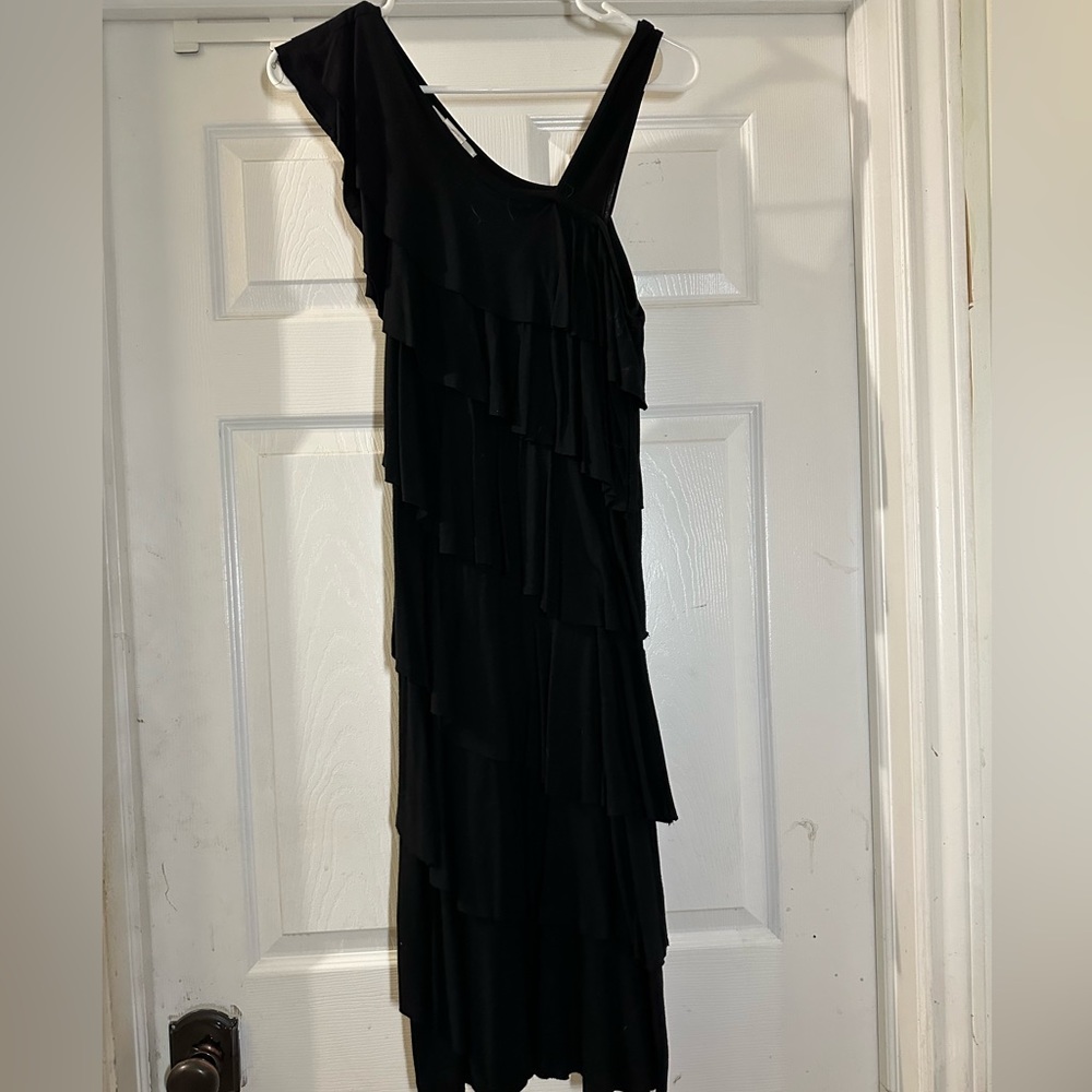 Design History SZ M  black tiered cocktail length dress. Soft draping style